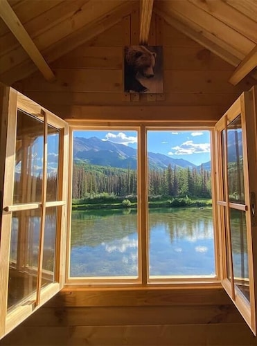 Black Bear, Black Bear Lakefront Cabin