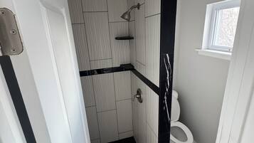 Hårføner, håndklær, såpe og toalettpapir