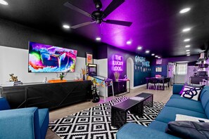 TV connectée, jeux vidéo, livres