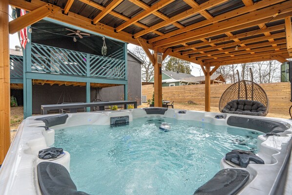 Outdoor spa tub