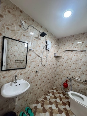 Ducha, toallas, jabón, shampoo