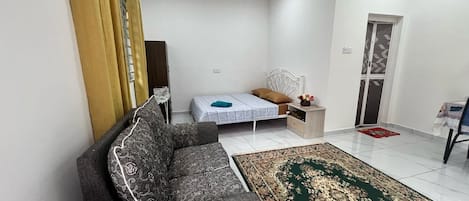 Deluxe Triple Room | Minibar, free WiFi