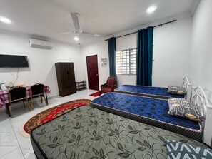 Triple Room | Minibar, free WiFi - Capital O 91117 Noor Room Stay (Taiping)
