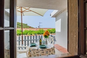 Outdoor dining - Villa Bouganville   "Il Lentisco" Apartment (Tuscany)