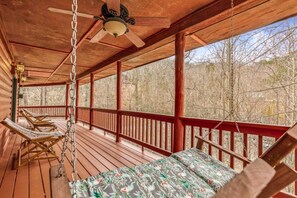 Terrace/patio - Hickory Hollow Hideaway (Sevierville)