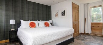 LumberJill Lodge #8 | King Room