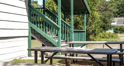 LumberJill Lodge #3 | Deluxe King Room