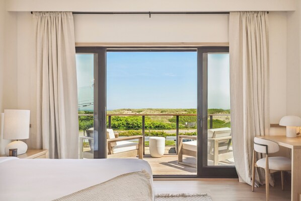 Deluxe kamer, balkon, uitzicht op zee (Ocean View King) | 1 slaapkamer, luxe beddengoed, pillowtop-bedden