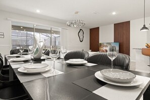 Dining - Luxury 9BR Pool Villa/ Sleeps 16+/ Near Disney (Davenport)