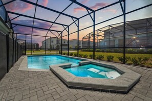 A heated pool - Luxury 9BR Pool Villa/ Sleeps 16+/ Near Disney (Davenport)