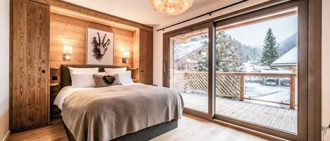 3 bedrooms, iron/ironing board, internet, bed sheets