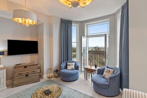 Smart TV - 10 Mansion House - Indoor Pool, Sea Views, Gym (Tenby)