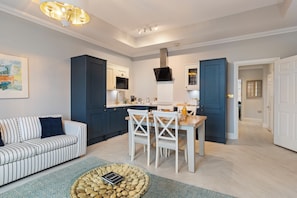 Smart TV - 10 Mansion House - Indoor Pool, Sea Views, Gym (Tenby)