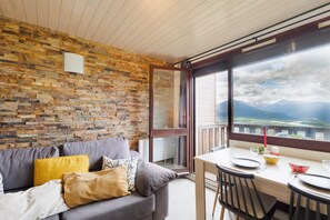 Living area - ANANA Balcon Cerdan | Duplex with Mountain Views (Font-Romeu-Odeillo-Via)