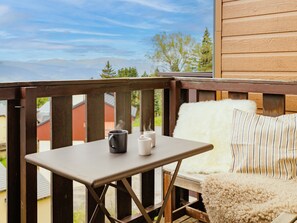 Outdoor dining - ANANA Balcon Cerdan | Duplex with Mountain Views (Font-Romeu-Odeillo-Via)