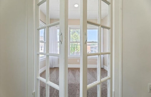 Charming 2-bedroom house in awesome Council Bluffs with WiFi, AC