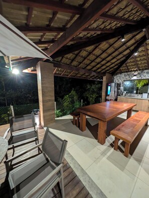 Outdoor dining - Luxurious Village in Guarajuba. Have all the comfort you deserve here! (Guarajuba)