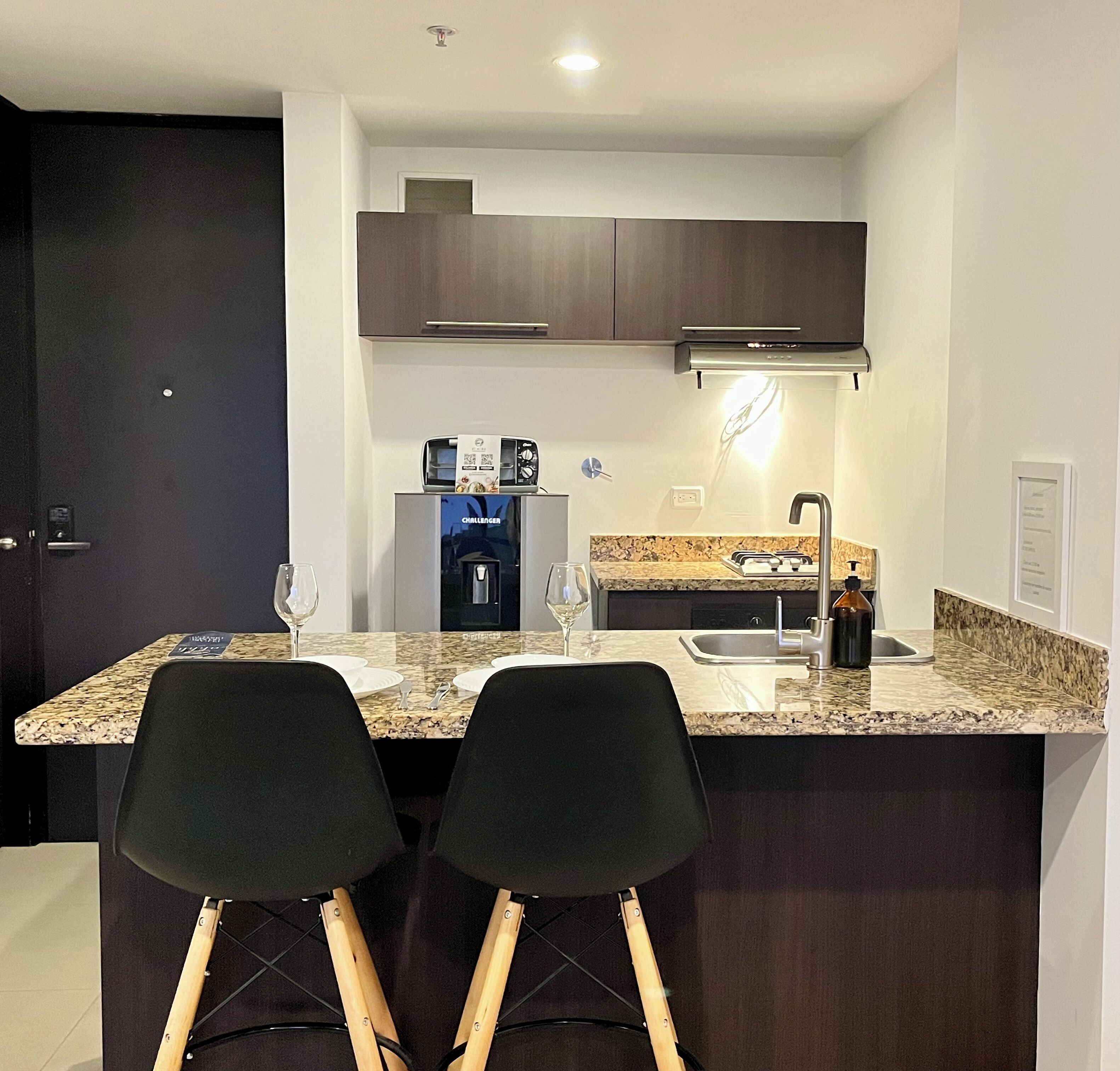 Refrigerador, microondas, horno, placa de cocina