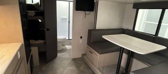 RV in Marvelous Brentwood with AC, WiFi, toiletries