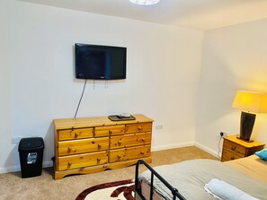 1 bedroom, iron/ironing board, WiFi, bed sheets