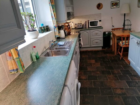 Microwave, oven, dishwasher, coffee/tea maker