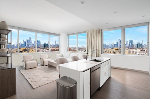 Ultra Luxury Apt - Panoramic NYC View - Minutes to City