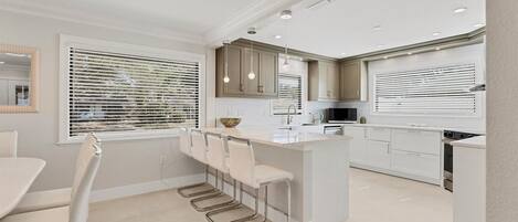 Mikrowelle, Ofen, Herdplatte, Geschirrspüler