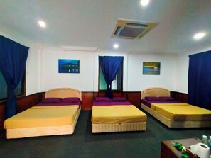 Family Studio Suite | Free WiFi, bed sheets - Capital O 91118 Chalet Seri Idaman (Batu Maung)