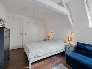 1 slaapkamer, een strijkplank/strijkijzer, internet