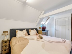 1 bedroom, iron/ironing board, internet