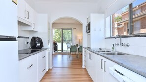 Fridge, microwave, stovetop, dishwasher