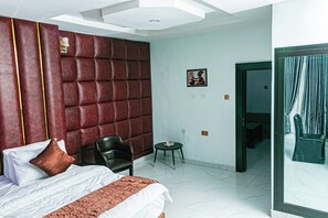 Superior Double Room | In-room safe, desk, laptop workspace, free WiFi - Boulevard Beechnut Hotel Warri (Warri)