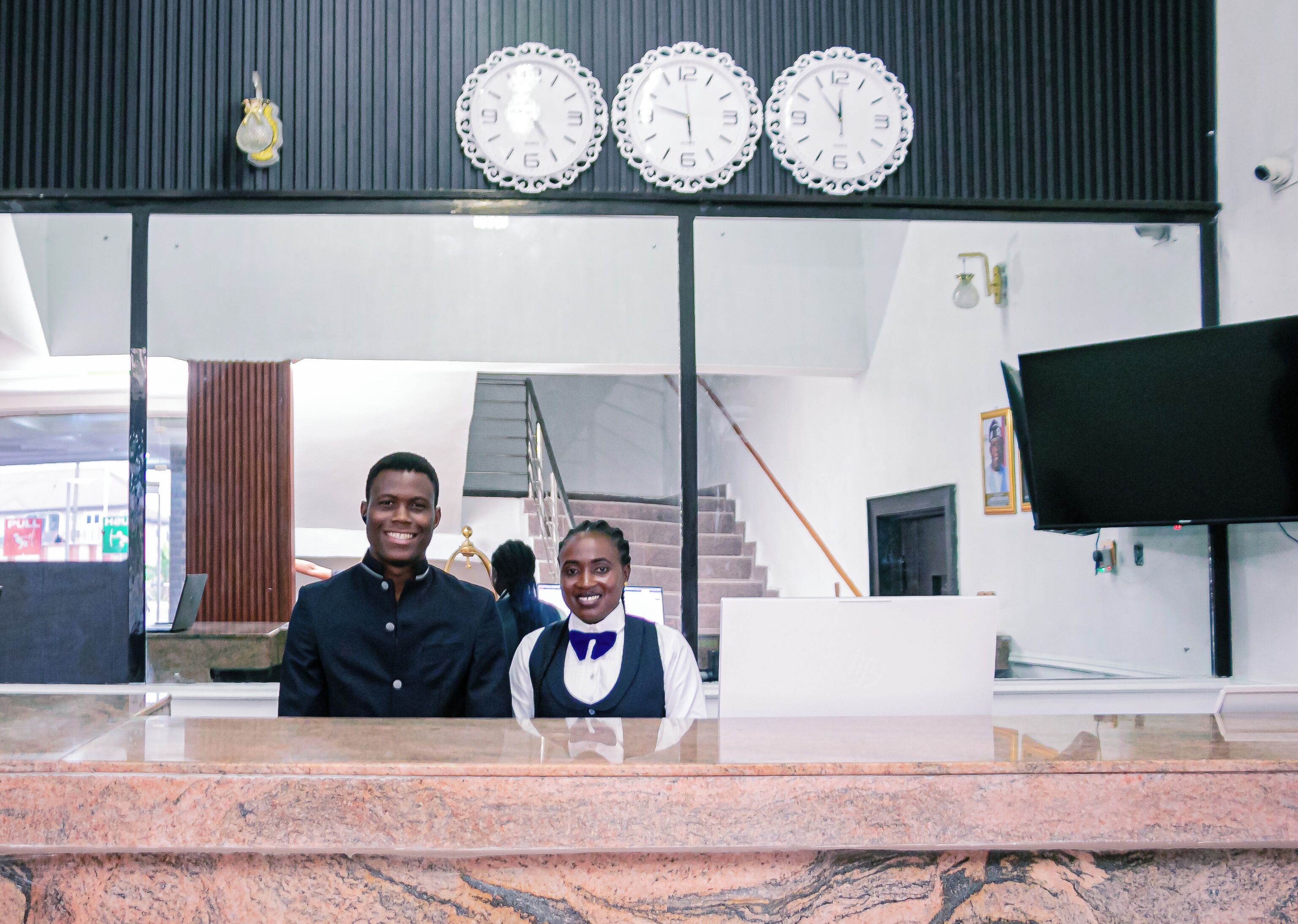 チェックイン / チェックアウト キオスク