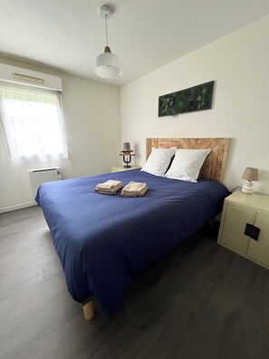 2 chambres, fer et planche à repasser, Wi-Fi, draps fournis