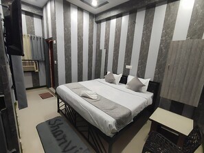 Classic Room | Soundproofing, free WiFi - Sharvil inn (Lucknow)