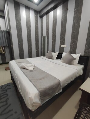 Classic Room | Soundproofing, free WiFi - Sharvil inn (Lucknow)