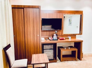 Bathtub, free toiletries, hair dryer, slippers