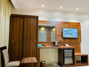 Egyptian cotton sheets, premium bedding, down comforters, pillowtop beds