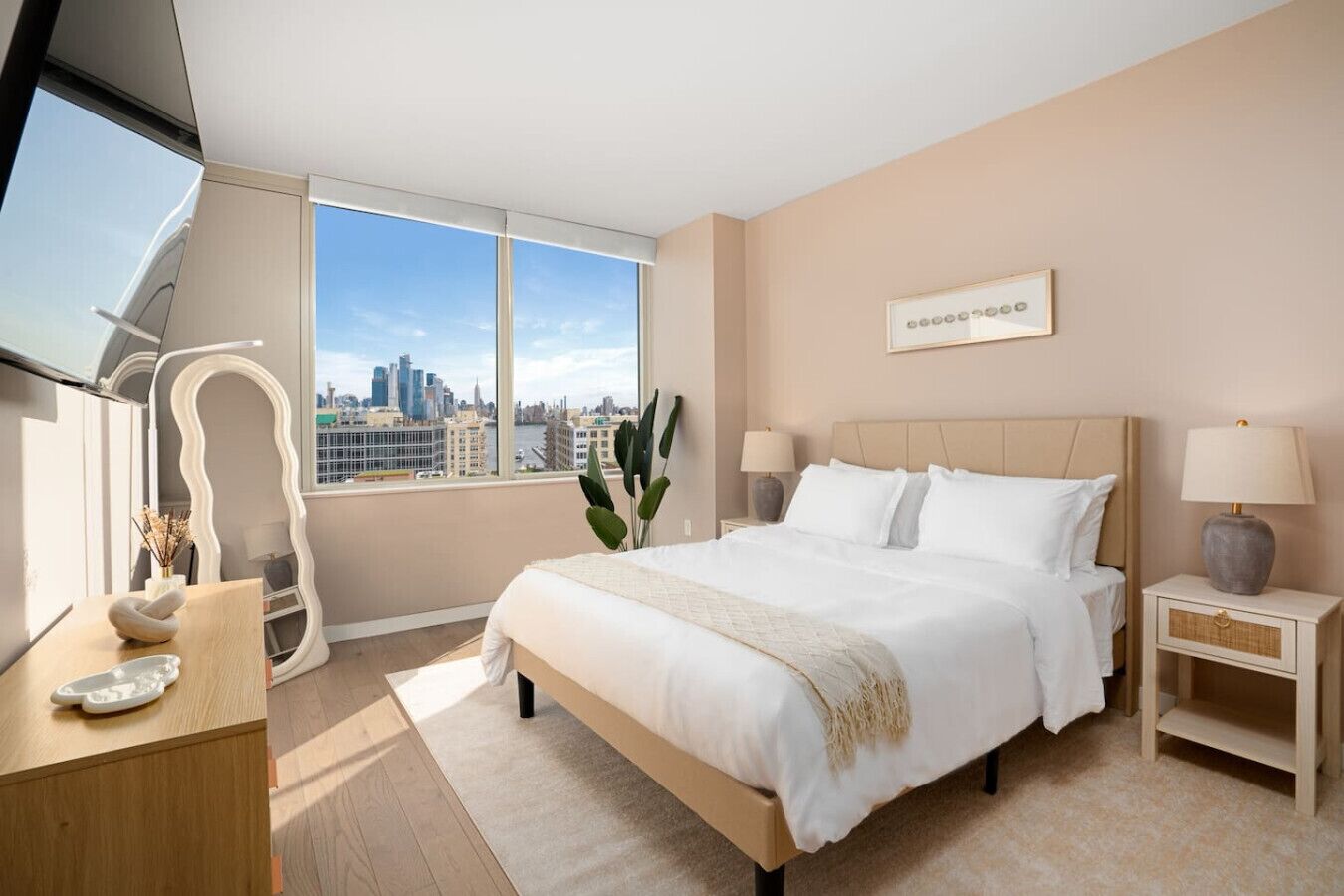 1 bedroom, desk, WiFi