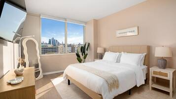 1 bedroom, desk, WiFi