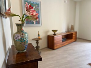 Interior - Sustainable low-impact apartment in the heart of the green city. (Roma)