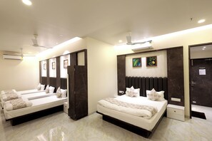 ห้องเอ็กเซกคิวทีฟสำหรับสี่ท่าน | โต๊ะทำงาน, เตารีด/โต๊ะรีดผ้า, Wi-Fi ฟรี