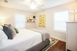 4 bedrooms, iron/ironing board, WiFi, bed sheets