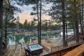 Interior - Waterfront Big Bear Cabin w/ Hot Tub, Private Dock & Firepit Lakeside on Lagunita (Big Bear Lake)