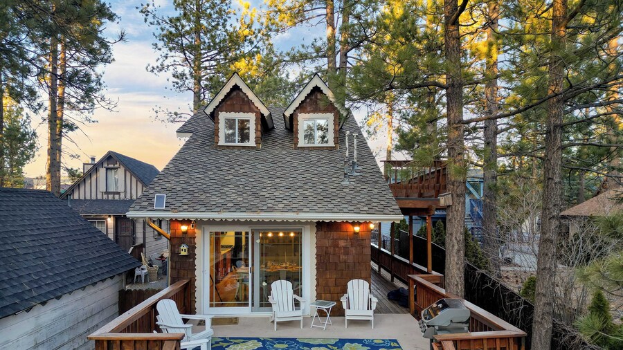 Waterfront Big Bear Cabin w/ Hot Tub, Private Dock & Firepit Lakeside on Lagunita