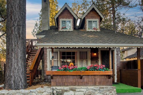 Lakefront w/ Private Dock, Hot Tub, Large Deck, Views Lakeside on Lagunita