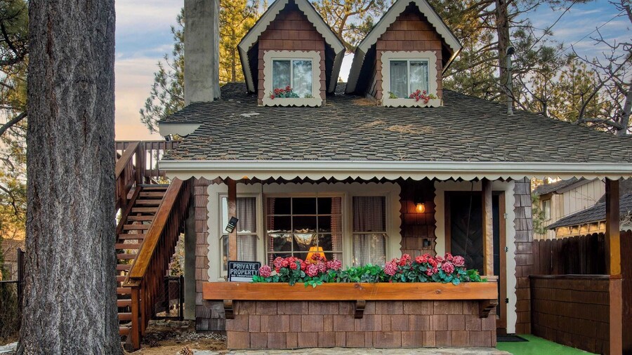 Lakefront w/ Private Dock, Hot Tub, Large Deck, Views Lakeside on Lagunita