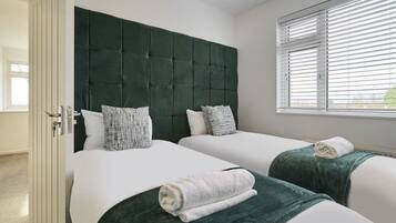 4 bedrooms, iron/ironing board, free WiFi, bed sheets