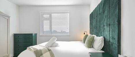 4 bedrooms, iron/ironing board, free WiFi, bed sheets