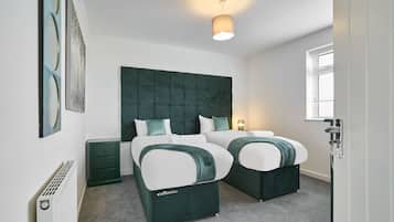 4 bedrooms, iron/ironing board, WiFi, bed sheets